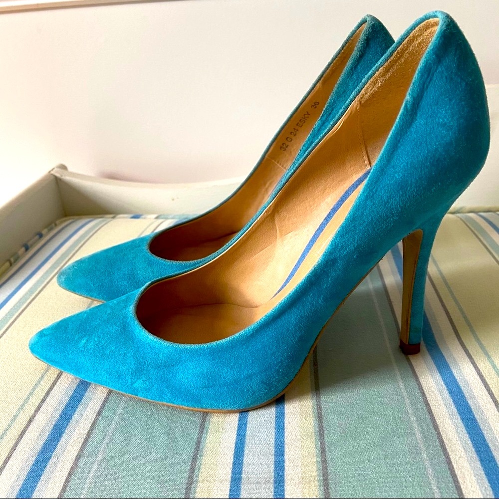 Almost new gorgeous pair of Topshop suede stiletto pumps. - Picture 2 of 7